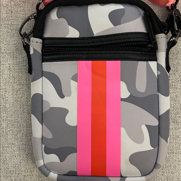 Haute Shore Casey Rise Camo Hot Pink Crossbody Cell Phone Bag - Picture 3 of 10